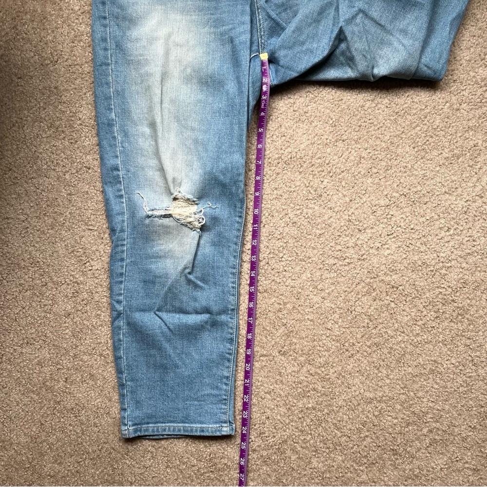 Universal Thread Mid Rise Mid Light Wash Cropped Jeans - Picture 5 of 5